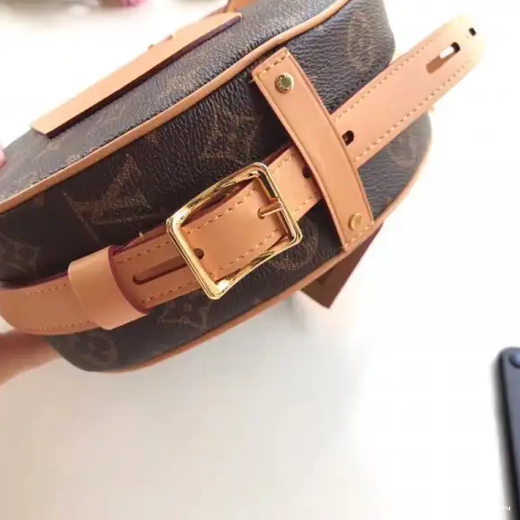 PETITE Louis CHAPEAU BOITE Vuitton 0511